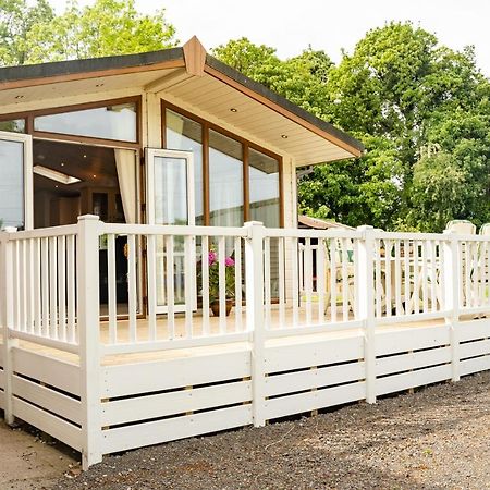Pass The Keys The Lodge At Point House Farm - Sleeps Up To 6 Chester Exterior foto